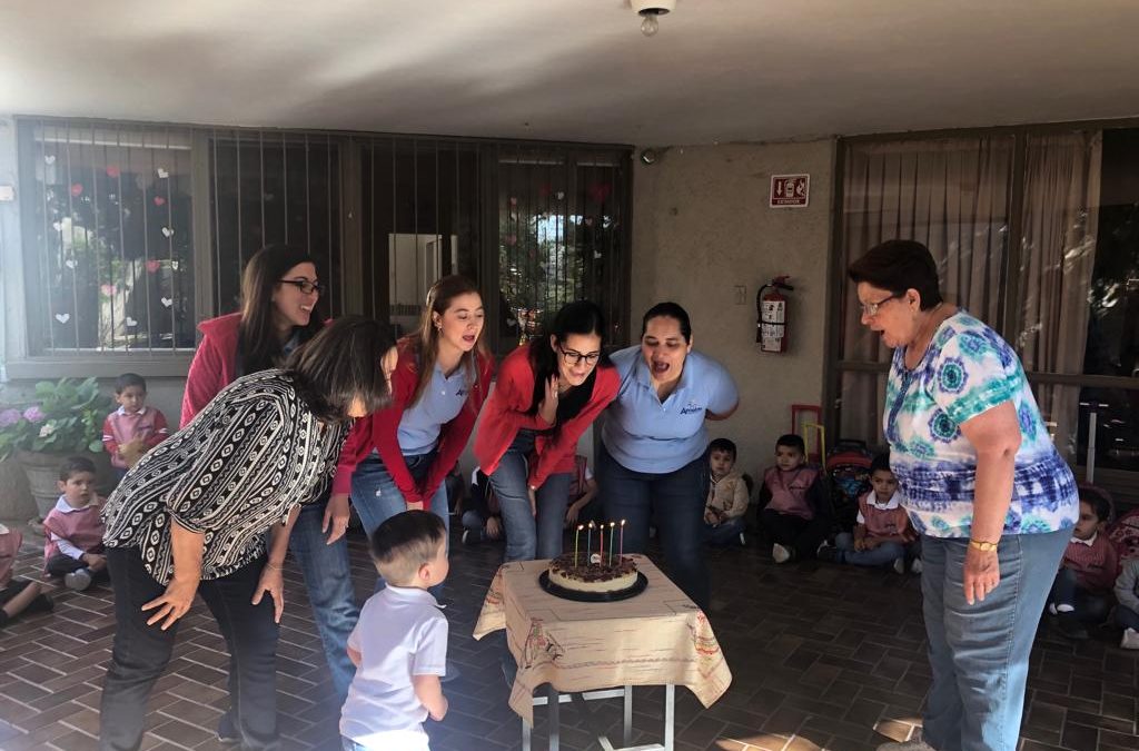 Celebrando a las Maestras. Maternal y Jardín de Niños ARCOIRIS