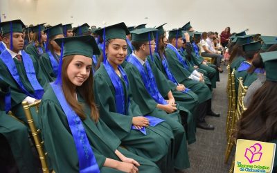 Jóvenes de Secundaria del Colegio Palmore se gradúan