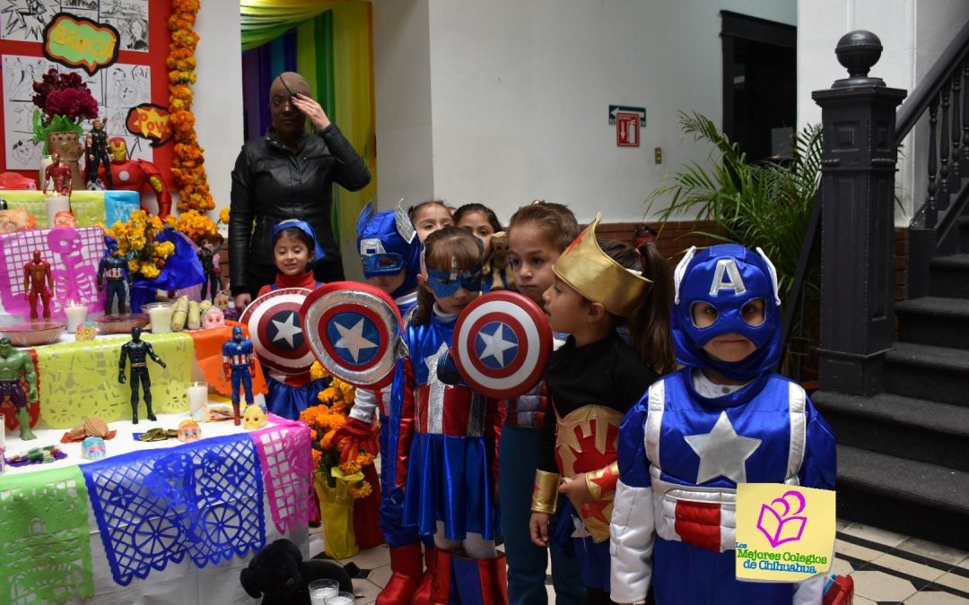 Colegio Dozal hace ofrenda para Stan Lee