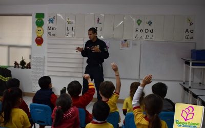 Bomberos visitan el Centro Infantil Bilingüe